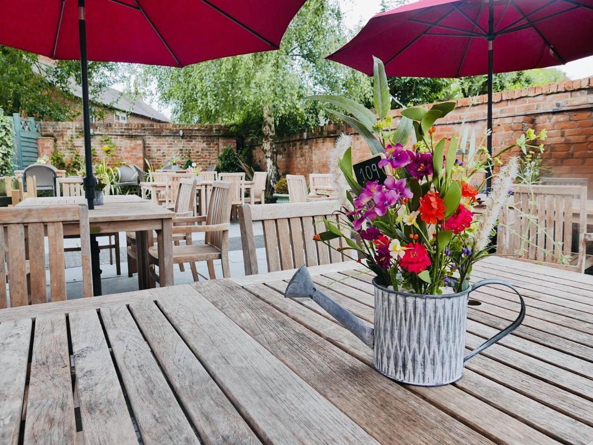The Boot Inn Burton-upon-Trent Extérieur photo